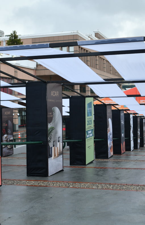 A sponsor brand column cladding example that can be an example for outdoor sponsorship
