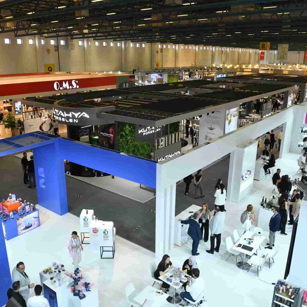 Salonun ve standın kuşbakışı görünümü